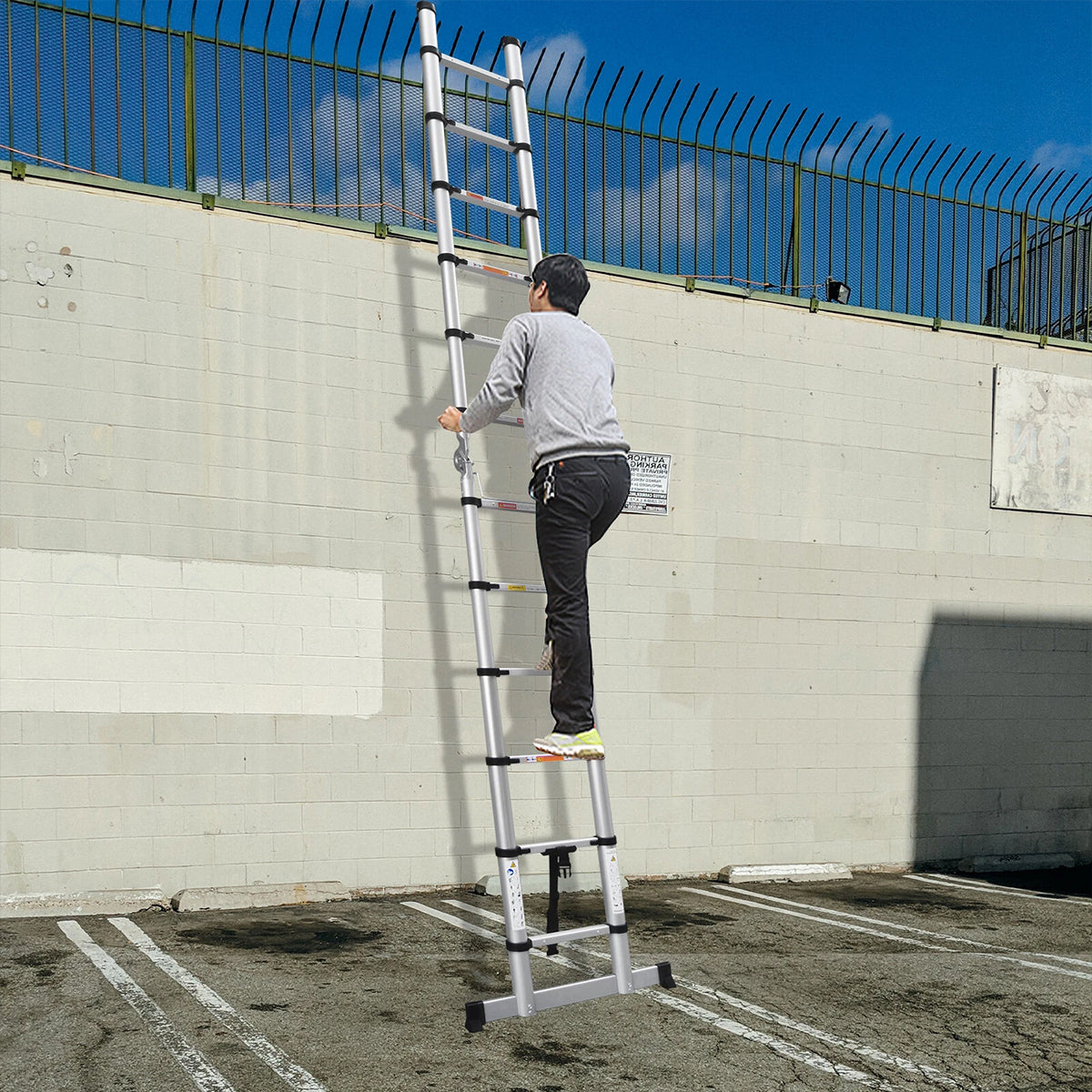 Retractable Aluminium Alloy Ladder 320/380cm Anti-Slip Pedals Stable Design
