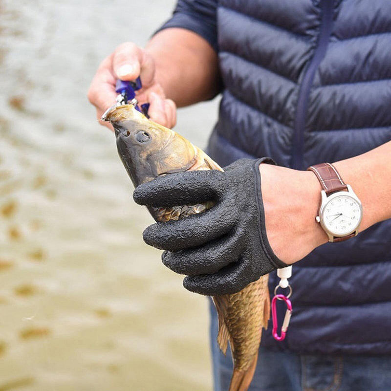 Fisherman Pro Cut-Resistant Fishing Glove with Magnetic Release